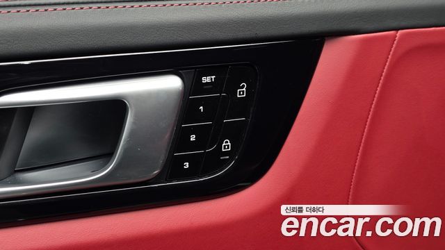 Porsche Cayenne 2021 — photo 30
