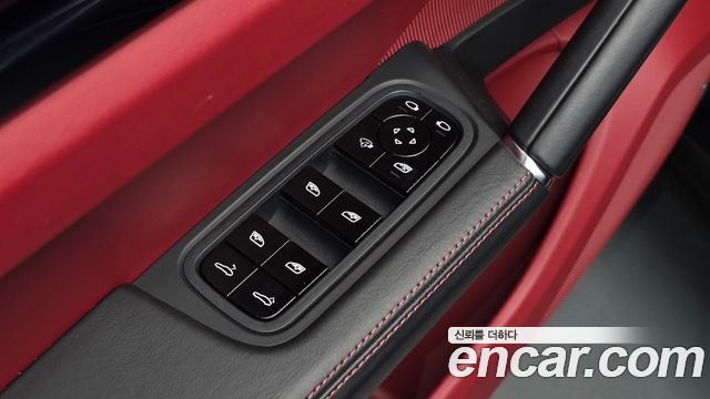 Porsche Cayenne 2021 — photo 31