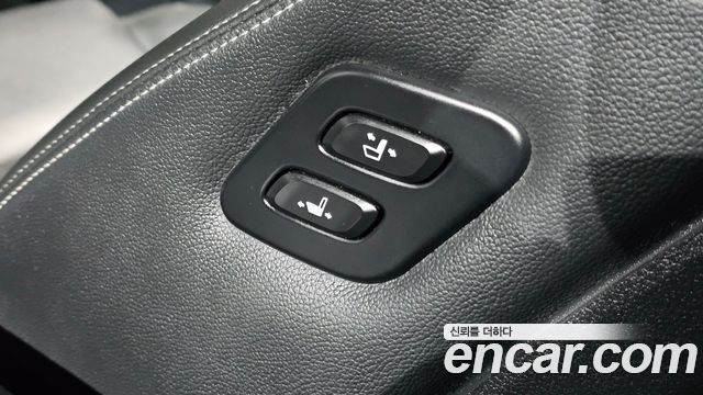 Genesis G70 2019 — photo 24