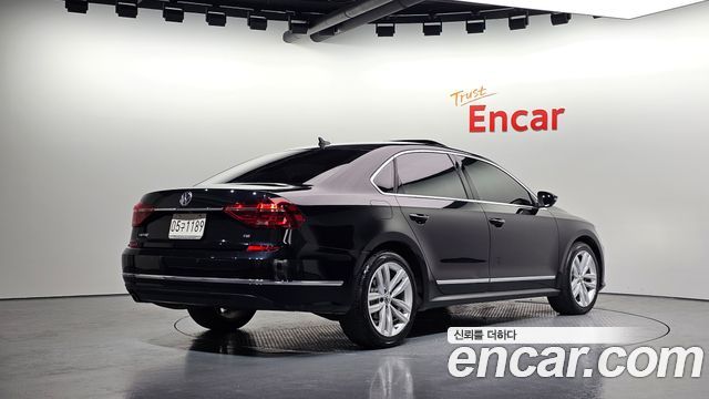 Volkswagen Passat 2018 — photo 2