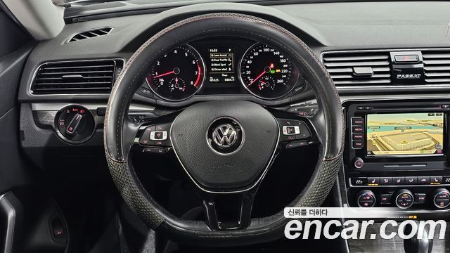 Volkswagen Passat 2018 — photo 14