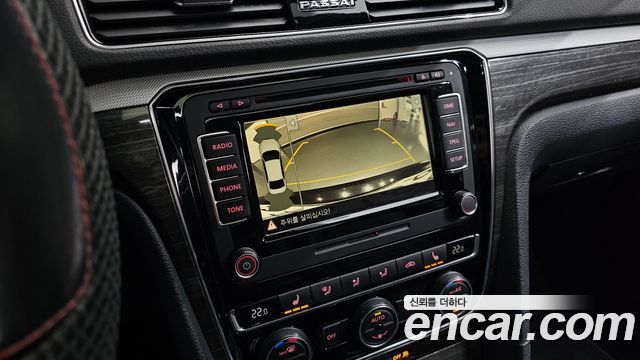 Volkswagen Passat 2018 — photo 16