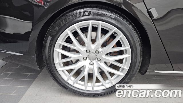 Audi A8 2015 — photo 5