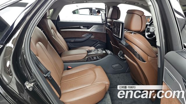 Audi A8 2015 — photo 12