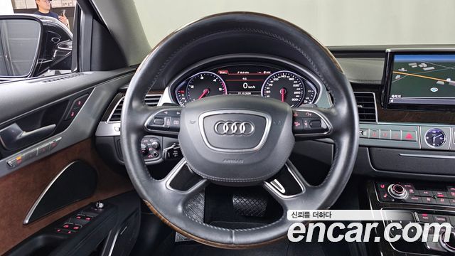 Audi A8 2015 — photo 13
