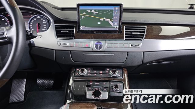 Audi A8 2015 — photo 15