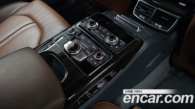 Audi A8 2015 — photo 18