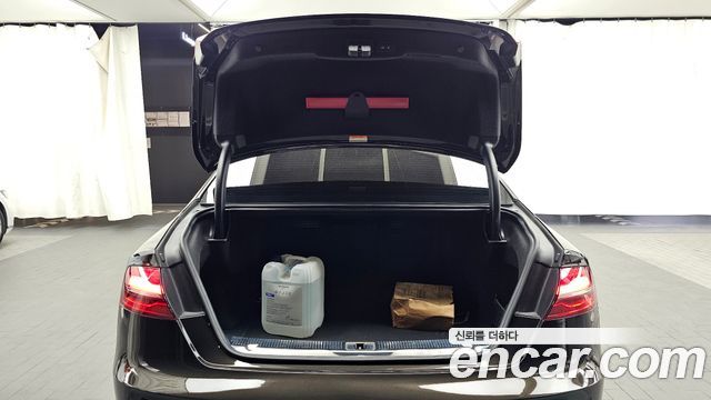 Audi A8 2015 — photo 20