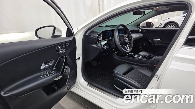 Mercedes-Benz A-Class 2020 — photo 10