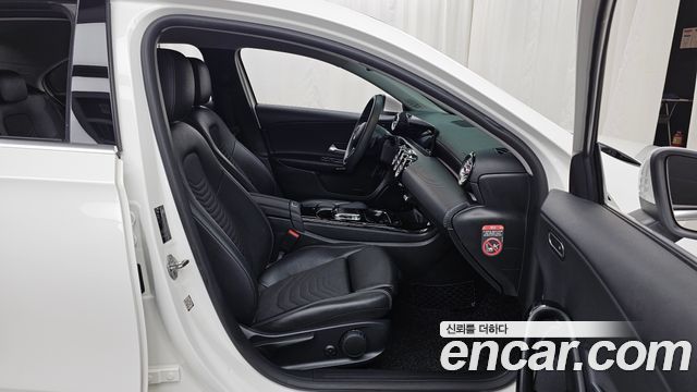 Mercedes-Benz A-Class 2020 — photo 11