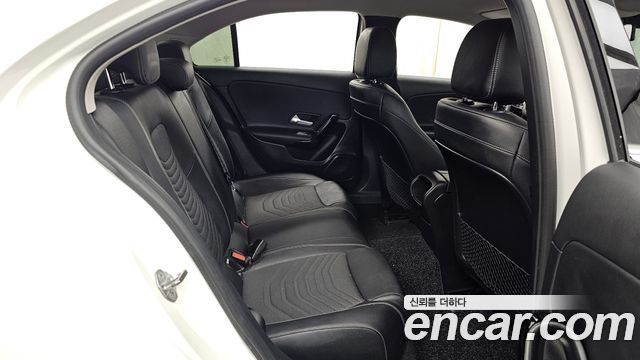 Mercedes-Benz A-Class 2020 — photo 12