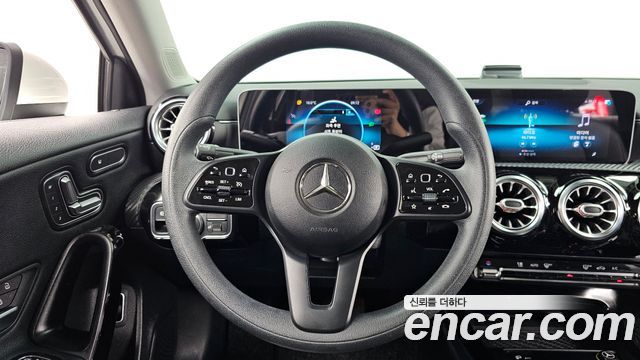 Mercedes-Benz A-Class 2020 — photo 13