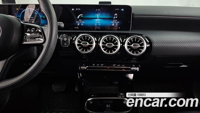 Mercedes-Benz A-Class 2020 — photo 16