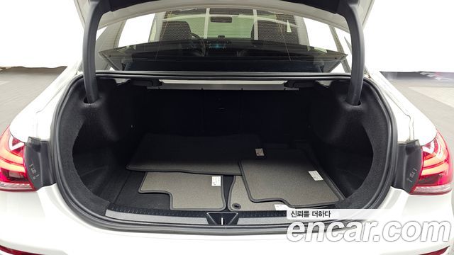 Mercedes-Benz A-Class 2020 — photo 20