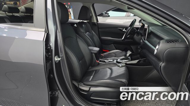 Kia K3 2022 — photo 16