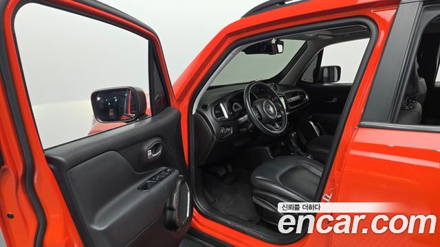 Jeep Renegade 2019 — photo 13