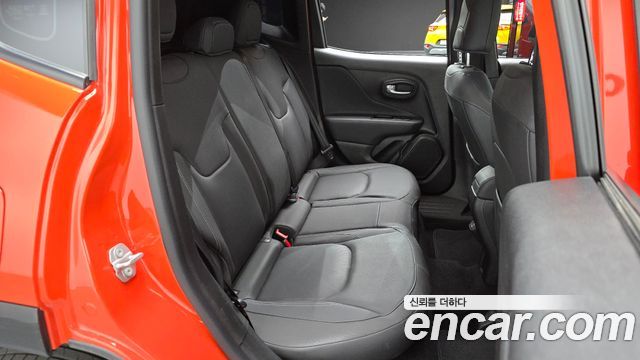 Jeep Renegade 2019 — photo 17