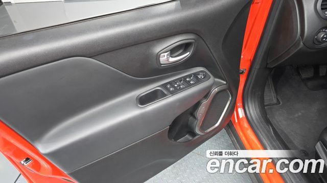 Jeep Renegade 2019 — photo 14