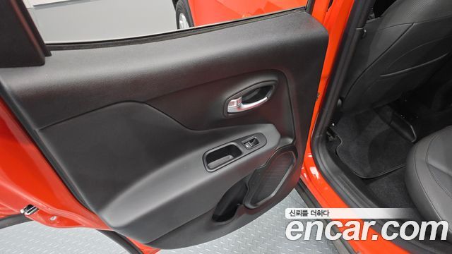 Jeep Renegade 2019 — photo 15