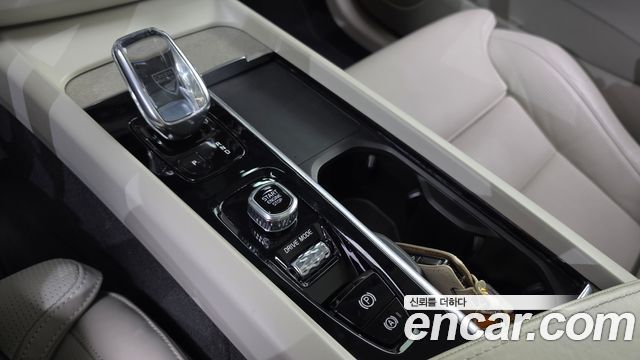 Volvo XC60 2021 — photo 12