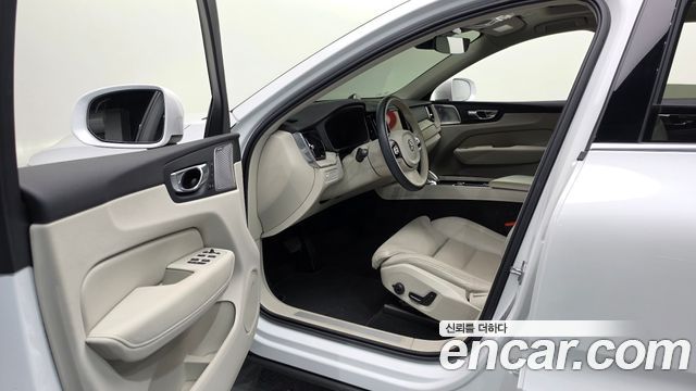 Volvo XC60 2021 — photo 13