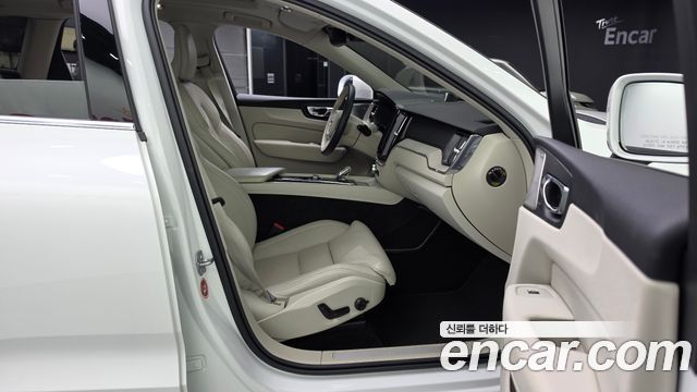Volvo XC60 2021 — photo 17