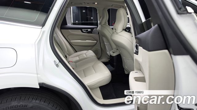 Volvo XC60 2021 — photo 18