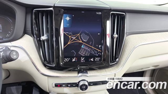 Volvo XC60 2021 — photo 20