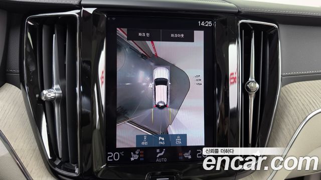Volvo XC60 2021 — photo 21