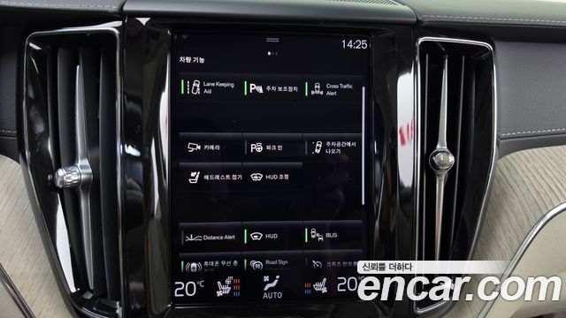 Volvo XC60 2021 — photo 22