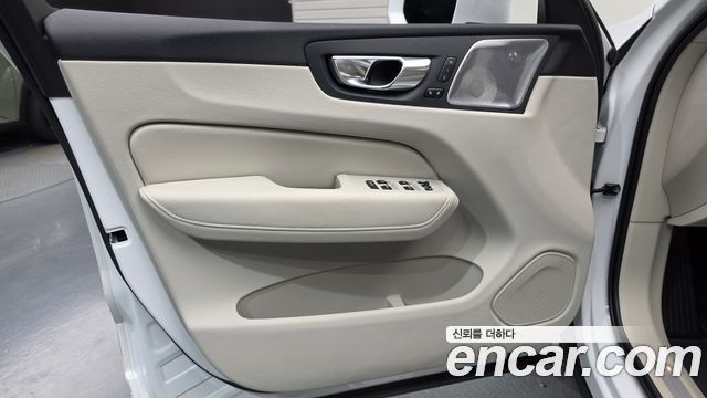 Volvo XC60 2021 — photo 14