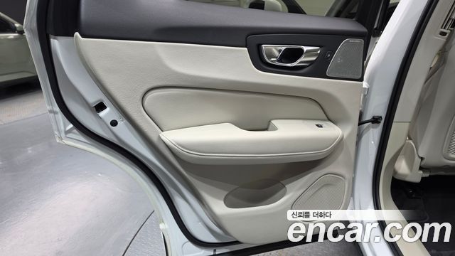 Volvo XC60 2021 — photo 15