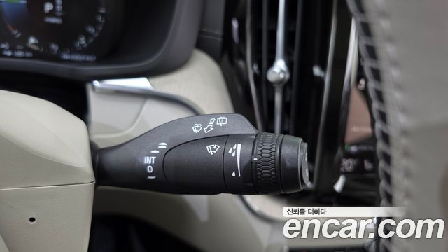 Volvo XC60 2021 — photo 29