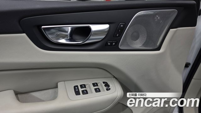 Volvo XC60 2021 — photo 30