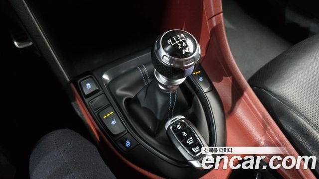 Hyundai Veloster 2019 — photo 12