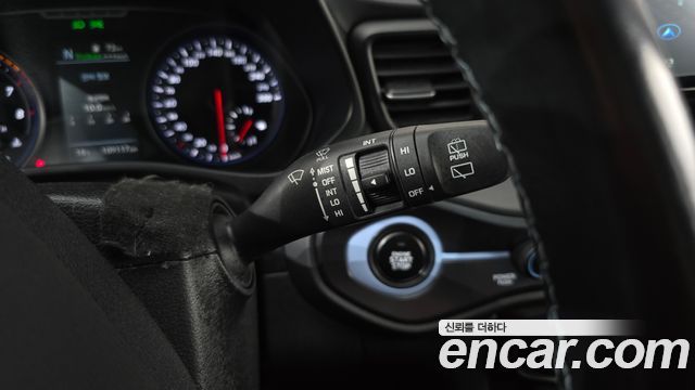 Hyundai Veloster 2019 — photo 26