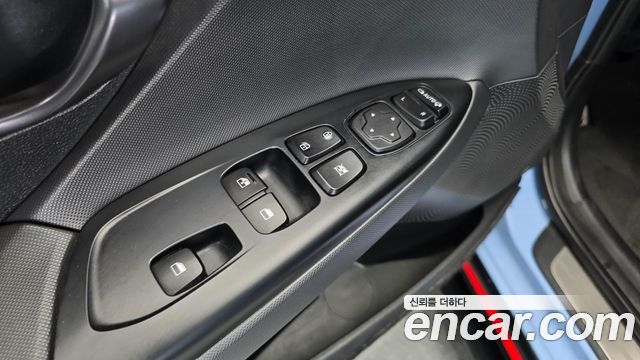 Hyundai Veloster 2019 — photo 27