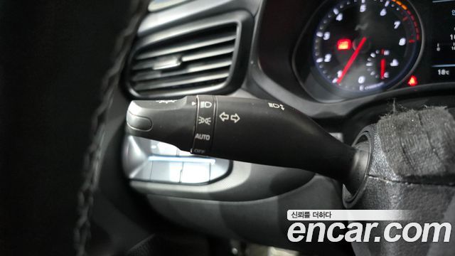Hyundai Veloster 2019 — photo 29