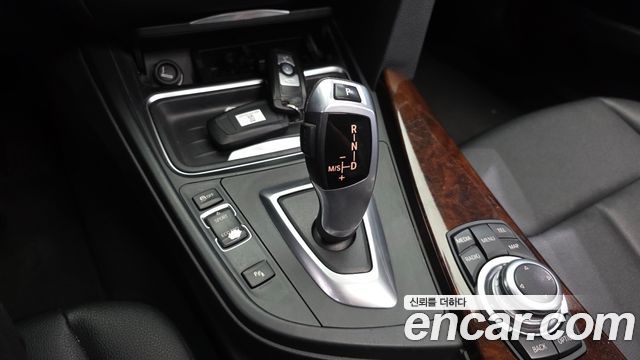 BMW 3-Series 2012 — photo 9
