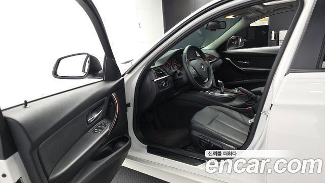 BMW 3-Series 2012 — photo 10