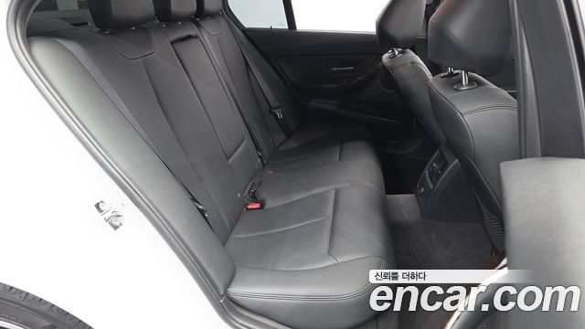 BMW 3-Series 2012 — photo 12