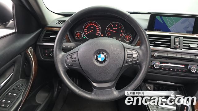 BMW 3-Series 2012 — photo 13