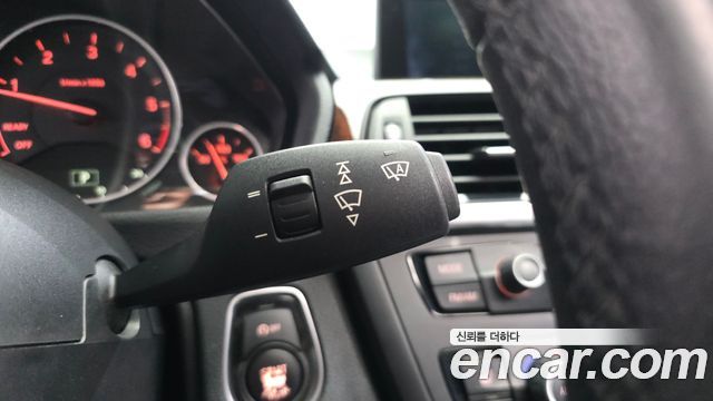 BMW 3-Series 2012 — photo 18