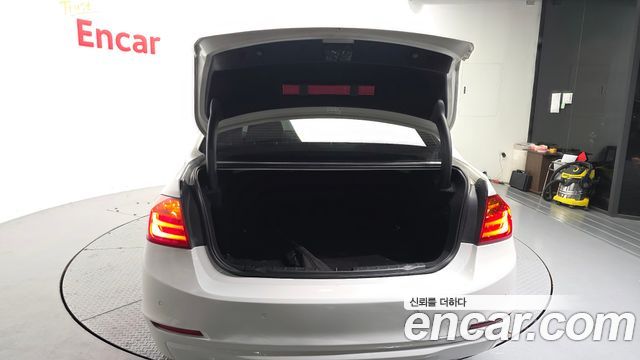 BMW 3-Series 2012 — photo 20