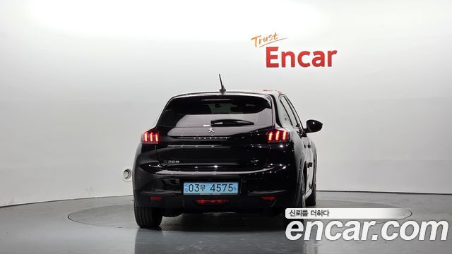 Peugeot 208 2022 — photo 4
