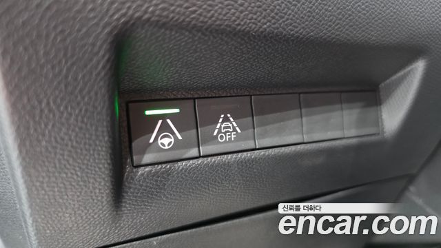 Peugeot 208 2022 — photo 19