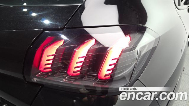 Peugeot 208 2022 — photo 9