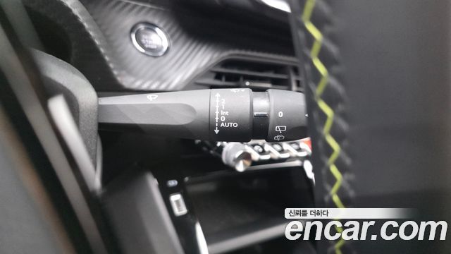 Peugeot 208 2022 — photo 28