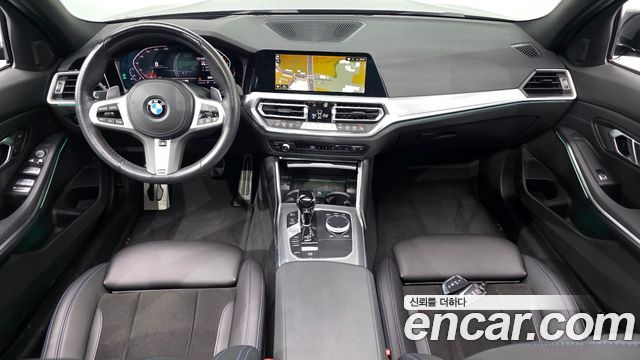 BMW 3-Series 2022 — photo 10