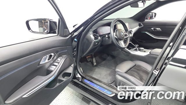 BMW 3-Series 2022 — photo 13